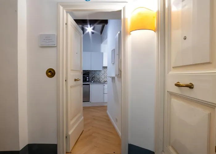 Апартаменты Elegantis Trevi - Just 50m From Trevi Fountain