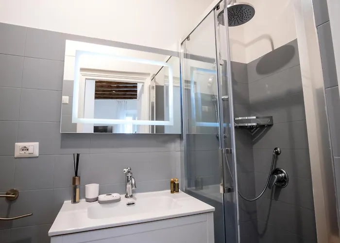 Апартаменты Elegantis Trevi - Just 50m From Trevi Fountain Рим